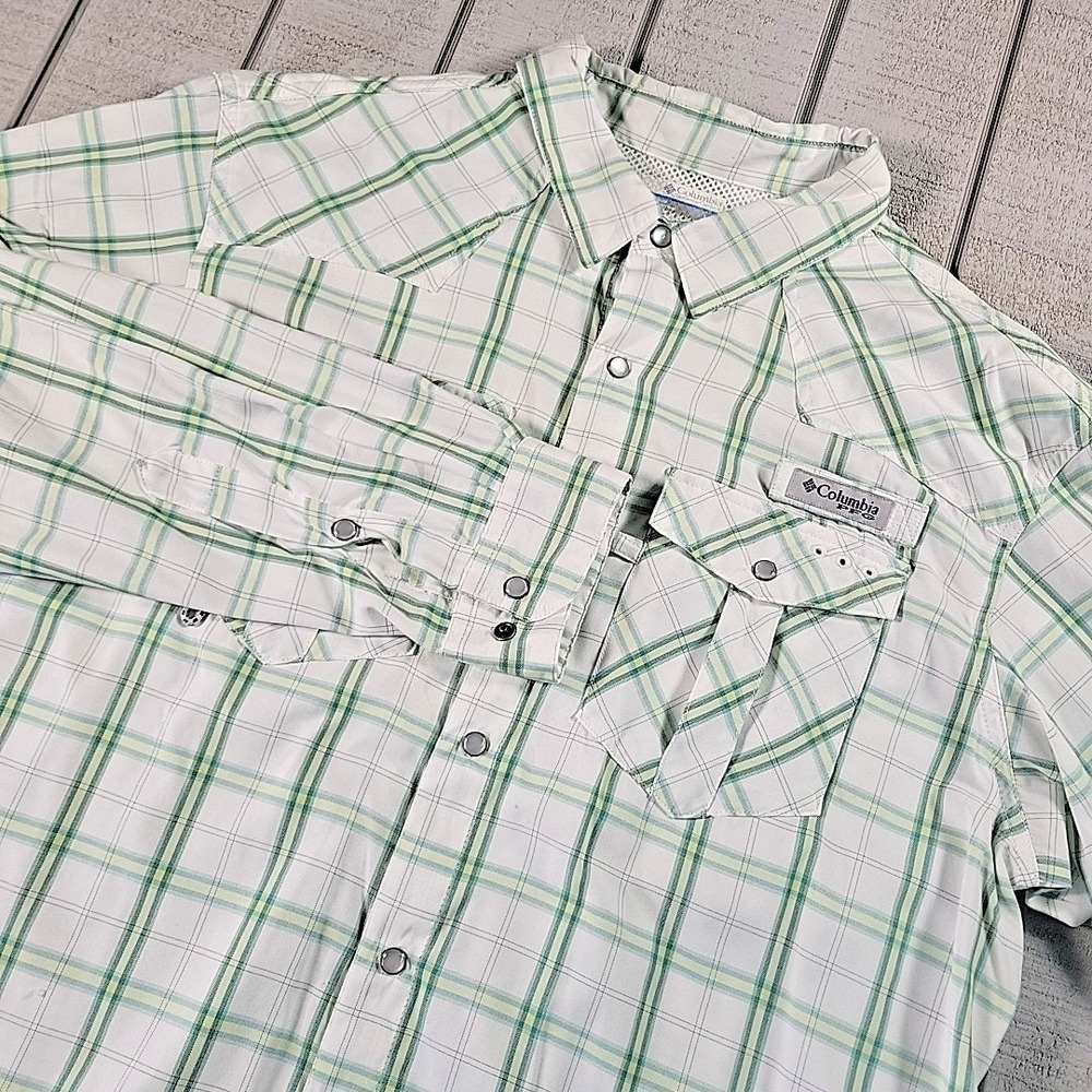 Columbia Dress Shirt Men's L Green Plaid Long Sleeve Button Up Nylon Shirt Large